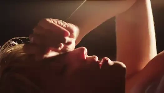 Dianna agron çıplak seks sahnesi (azaltılmış müzik)