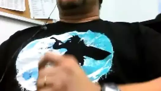 Yakışıklı evli adam eğleniyor