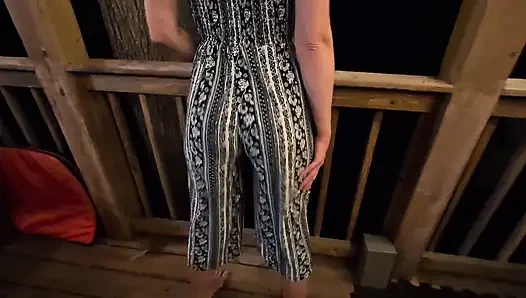Üzerinde zıplayan sevimli göt