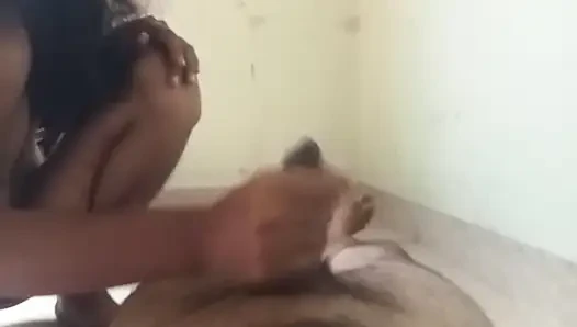 Seksi seksi erkek arkadaşının tadını çıkarıyor