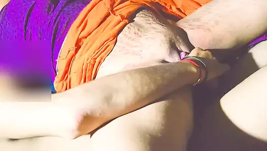 Genç kız evde üvey erkek kardeşi tarafından sikiliyor. Güçlü gerçek orgazm için iyi sikiliyor. Seksi hatun büyük yarağı sert alıyor