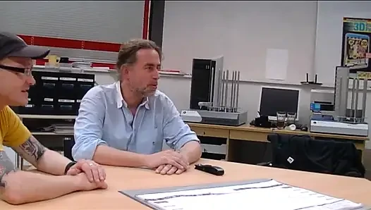 Olgun esmer yoğun parmaklama ve amcık yemeden ıslak