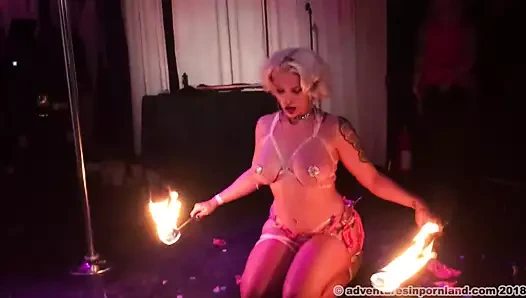 Bella banyosu - burlesque balon dansı