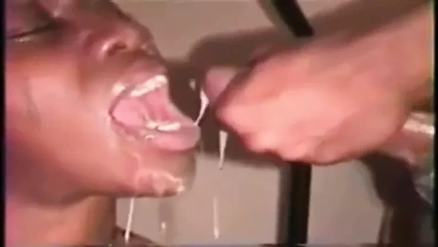 Onun oral seks videoları asla eskimez. mükemmel alt