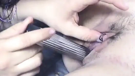 Azgın tıknaz esmerler yatakta vibratör kullanıyor