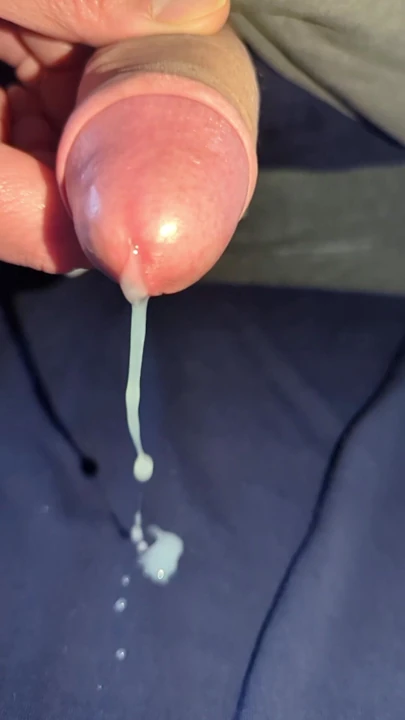 Vorhautpenis krass am spritzen lol