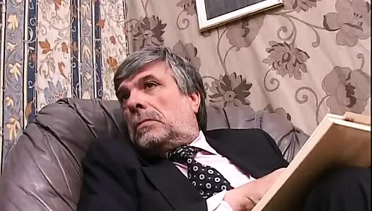 Büyük götlü esmer döllenmeyi hak ediyor