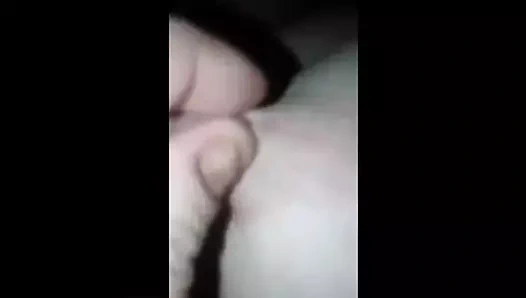 Debela napaljena kurvica voli da se snima