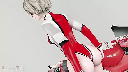 2b motosiklete binmeye uygunken sallanan götünü sallıyor