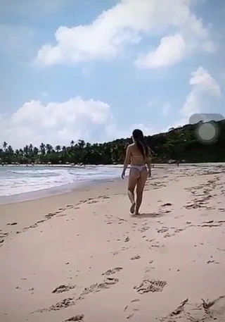 Bruna na praia