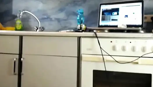 Genç sexydea canlı web kamerasında kendini parmaklıyor