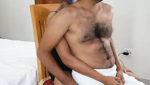 Erkek arkadaş kıza sikini emdirmeyi seviyor