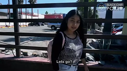 Bir öğrenci onu ıslak kedi içinde bir yapay penis ile vahşi alır