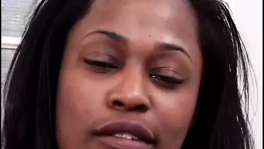 Siyah sürtük oral seks veriyor ve doggystyle becerdin almak