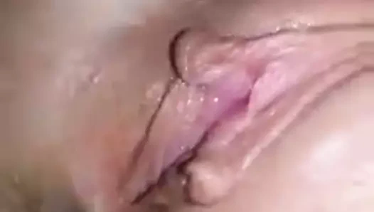 Arkadaşı karısının amını yiyor!