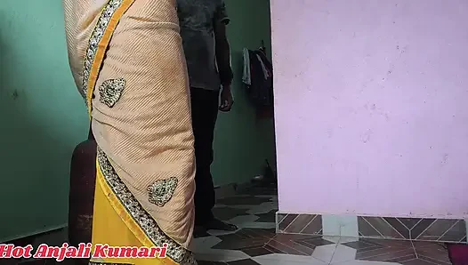 Hintli net ses teslimat oğlanı karşılığında amını sikiyor