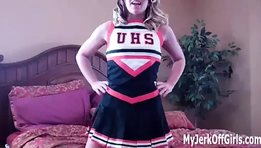 Sert sikinin pantolonunun içinden şiştiğini görebiliyorum joi