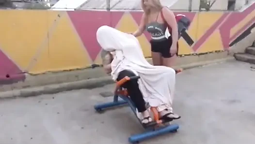 Porno Oyuncusu Olan Dilenci
