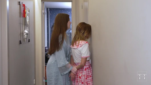 Çok kötü bir kız olmuşsun Bella! Üvey baba Tim seni cezalandıracak