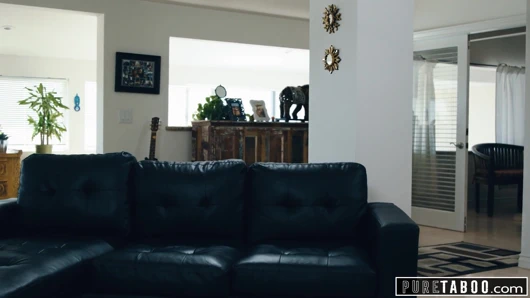 Saf tabu üvey anne üvey amca ile genç yakalandı ve katıldı