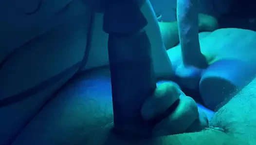 Orta yaşlı seksi kadın iri güzel kadın Lauren büyük şişman bir yarak emiyor!!! O yarağı çok iyi emiyor! Komşuyu emmeyi seviyor!