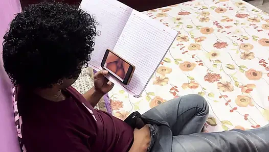 Hintli öğrenci ve ateşli bayan öğretmen sert sikişiyor