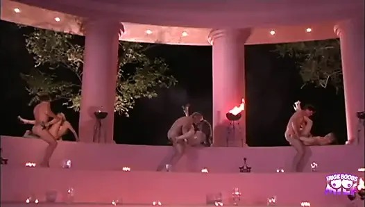 Açık havada çok fazla azgın çift vahşi grup seks yapıyor