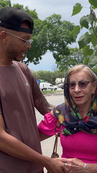 Dövmeli 81 yaşındaki nine anal seks için alındı