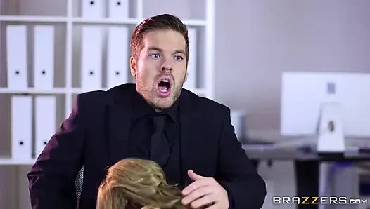 Büyük memeler iş başında - Ryan Ryder'ın hukuk firması röportajı Stacey Saran ile sert bir sikişe dönüşüyor