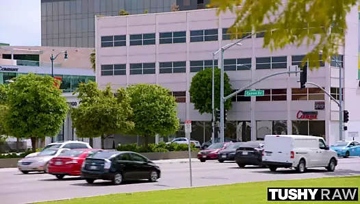 Tushyraw bir sıcak anal vurma için bu bir