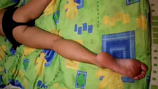 bikinili karinaya bakmak