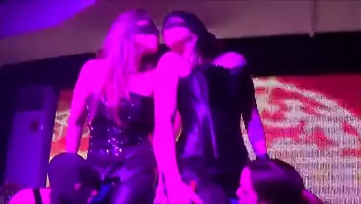 Atina, Yunanistan'da interaktif fetiş partisi