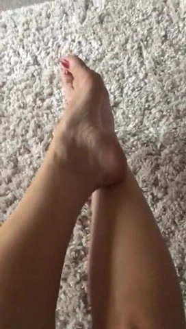 kız arkadaşı ayak gösterisi