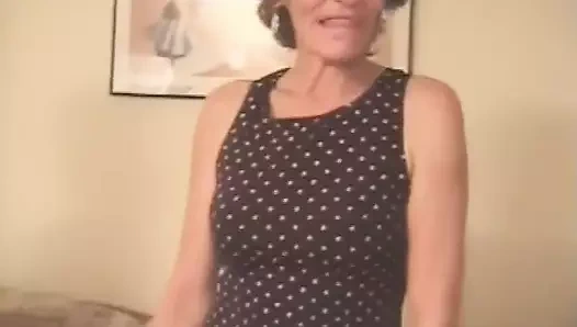 Yarağa aç nine üçlü sekste sikiliyor