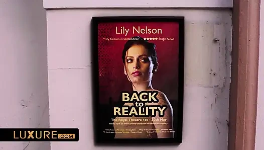 Birden fazla ihtiyacı olan iş kadını