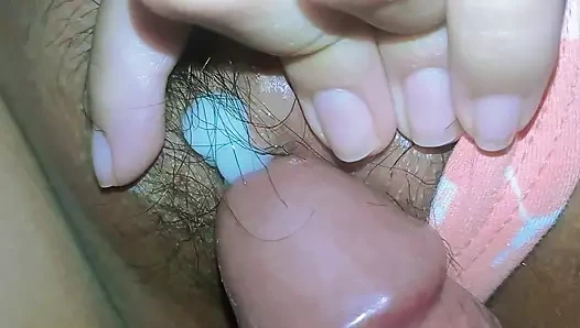 Yalnız olduklarında çok sapık üvey baba üvey kızı üzerinde boşalan