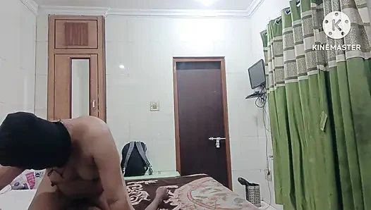 Didi otelden başka bir adamla çağrıldı.