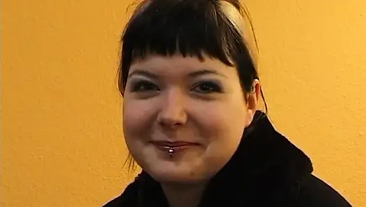 Dövmeli hatun oyuncu seçmelerinde amıyla oynuyor