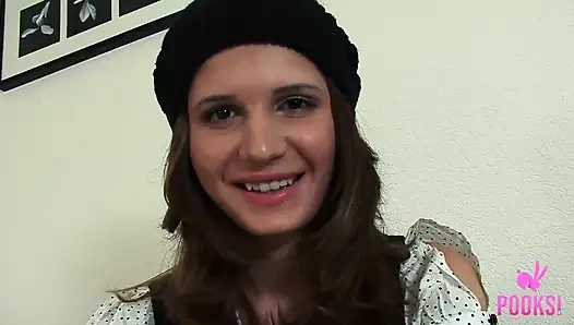 Sevimli genç Inna tatlı amını azgın yaşlı adama siktiriyor