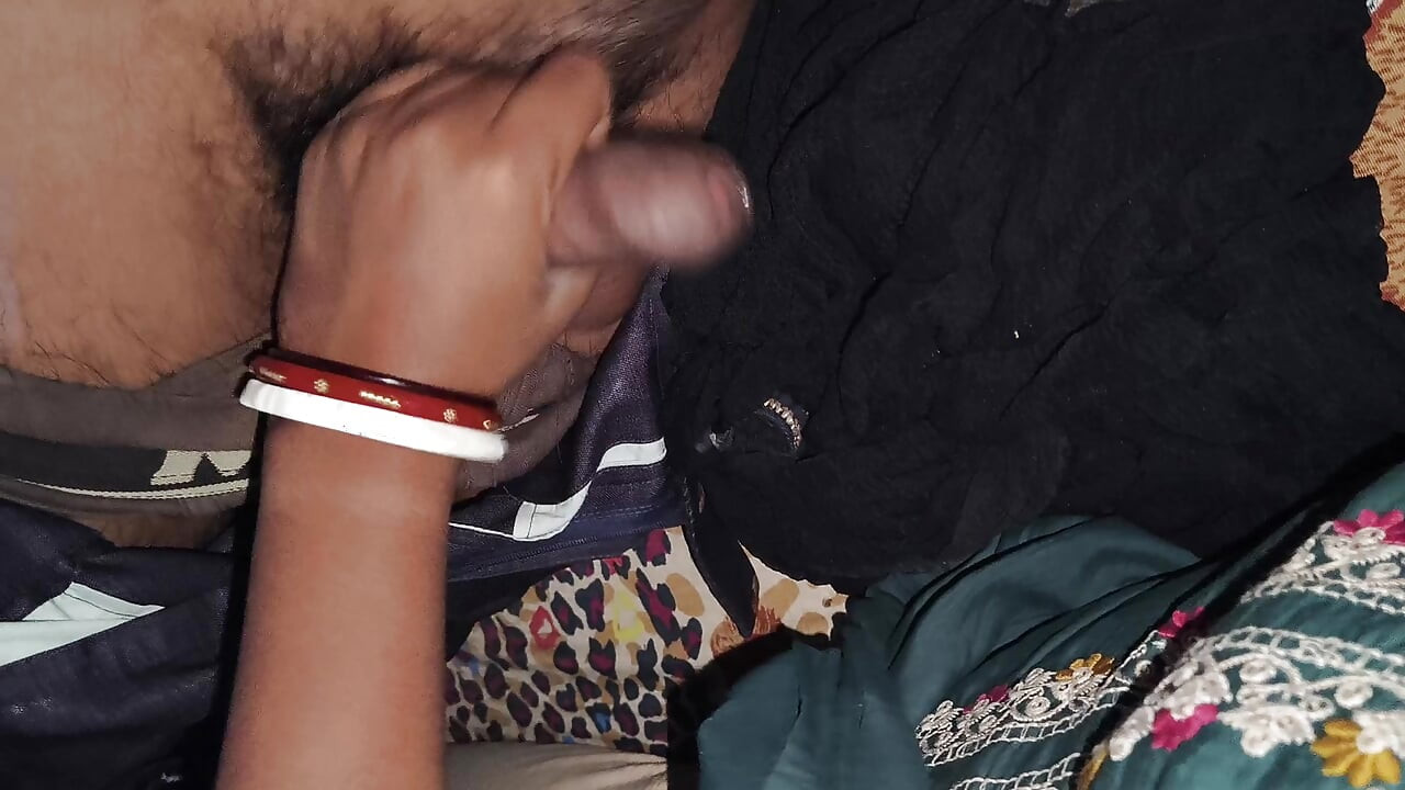 Woke up my sleeping wife at night and punched her ass! Desi vhabhi blowjob