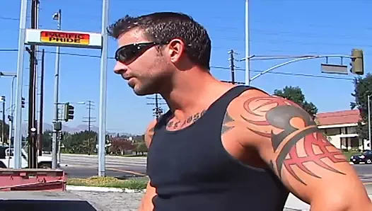 Latin kadın jenaveve jolie sulu amını sikiyor