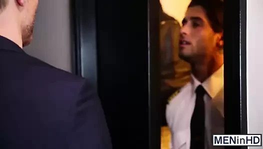 Diego, et çubuğunu asher hawks arka askısına yerleştirdi