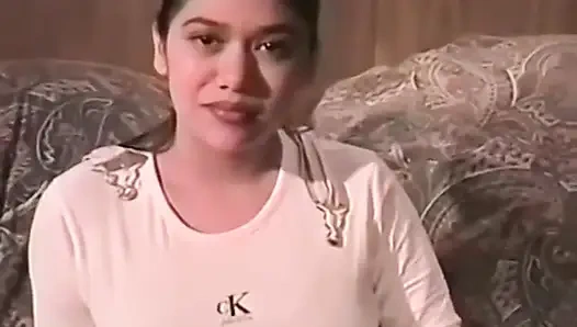 Büyük memeli esmeri emiyor ve sikişiyor