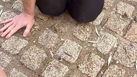 Kirli ayaklarımı temizliyordum...