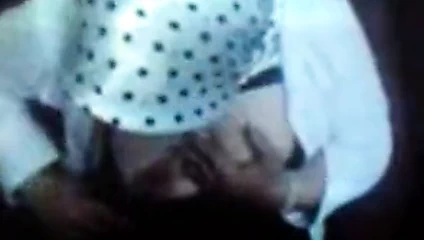 fahisemiz memelerini gosteriyor