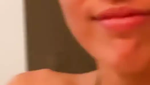 Külotlu Miley cryus. kısa klip