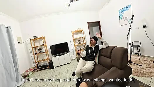 Lezbiyen komşumun yarağıma dokunmasına izin verdim.