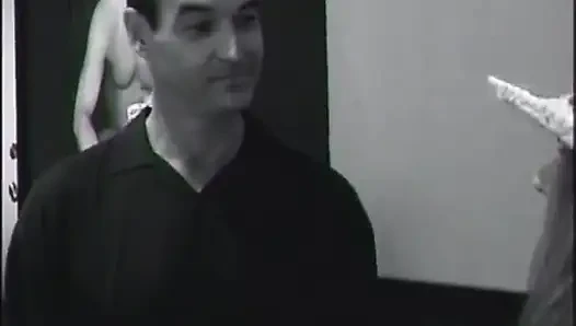 Dövmeli sarışın adam götünü seviyor