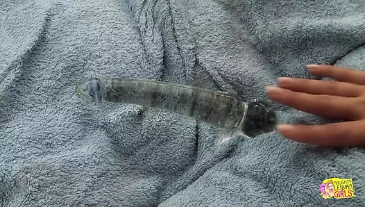 Flamig ateşli sarışın ve esmer lezbiyen çift açık havada seks yapıyor