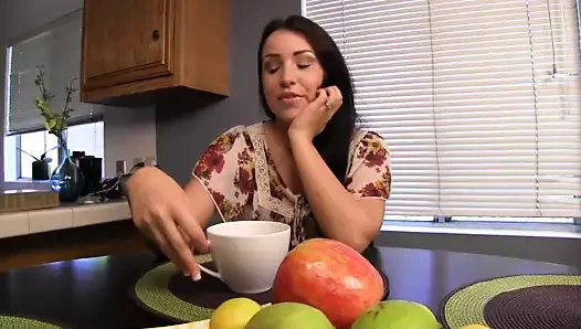 Azgın üvey amca bebeklerin babası olmayı kabul eder